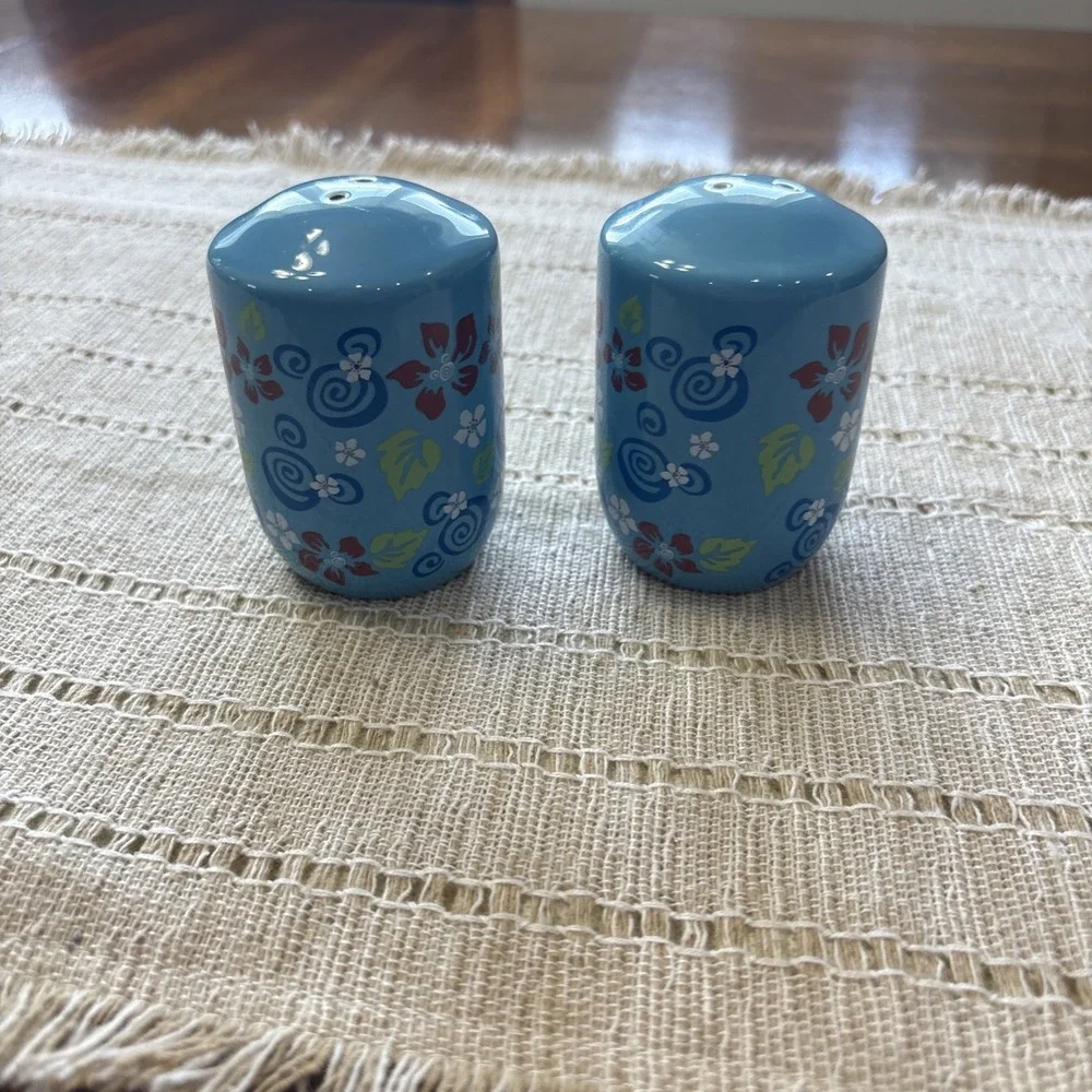 Disney‎ Parks Mickey Mouse Pattern Salt and Pepper Shakers RETIRED